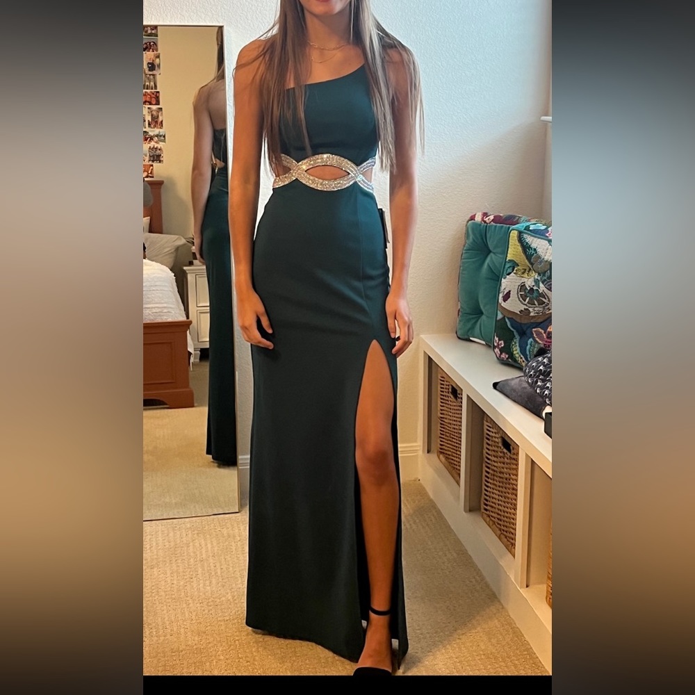 Green prom dress (never worn before with tags)